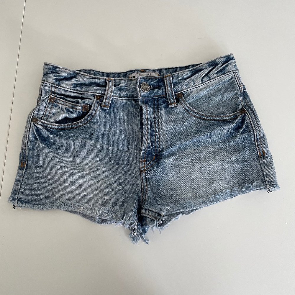 Free People Distressed Rigid 100% Cotton Raw Hem Denim Shorts 2"
